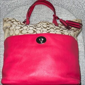 COACH 26476 SIGNATURE TURNLOCK TOTE KHAKI PINK SCARLET